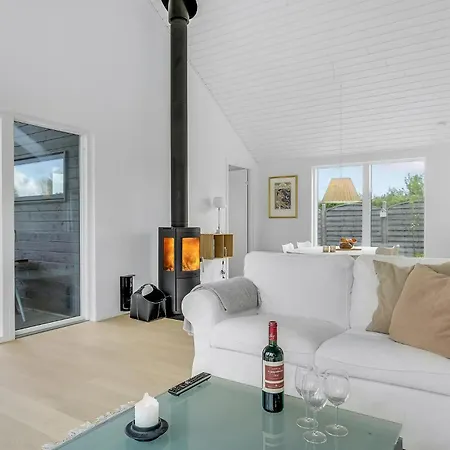 Holiday home Stunning In With Kitchen *