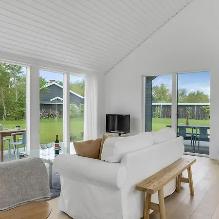 Holiday home Stunning In With Kitchen
