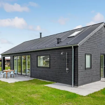 Holiday home Stunning In With Kitchen *